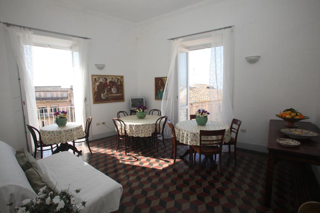 Al Vecchio Castello Bed & Breakfast Тропеа Екстериор снимка