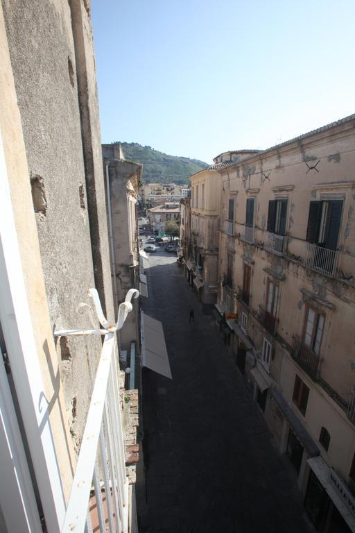 Al Vecchio Castello Bed & Breakfast Тропеа Екстериор снимка