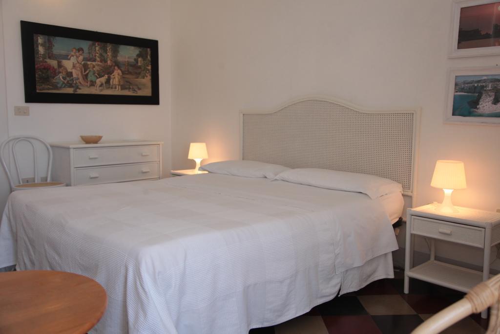 Al Vecchio Castello Bed & Breakfast Тропеа Екстериор снимка