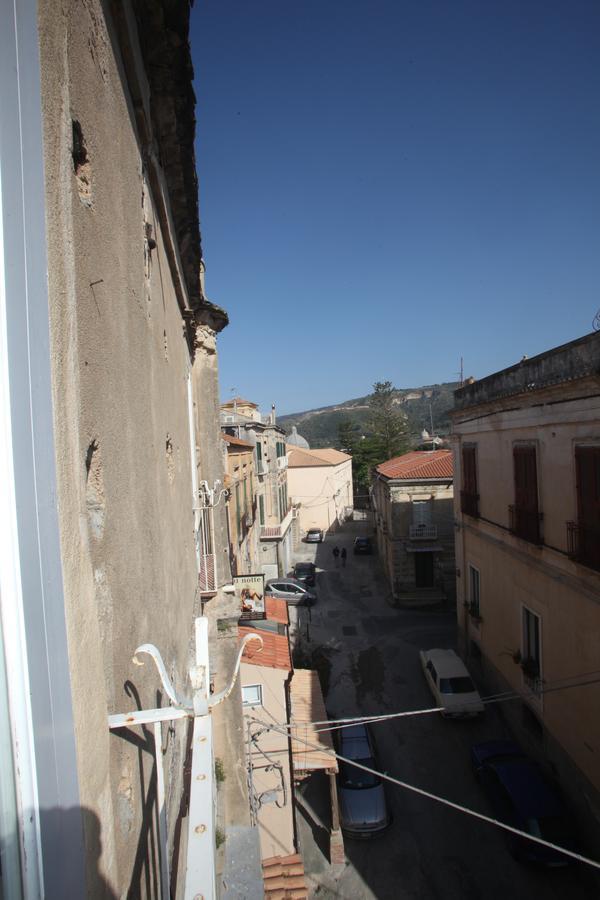 Al Vecchio Castello Bed & Breakfast Тропеа Екстериор снимка